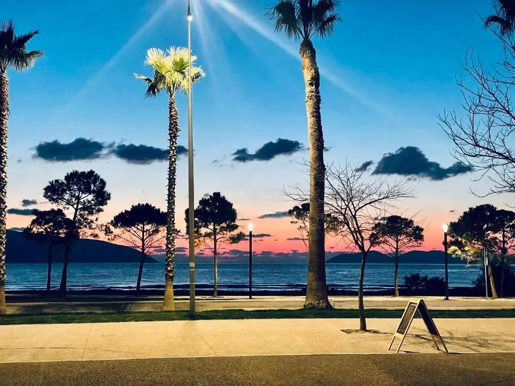 2 Min From The Beach Apartment Next To Lungomare With Sea View Vlore