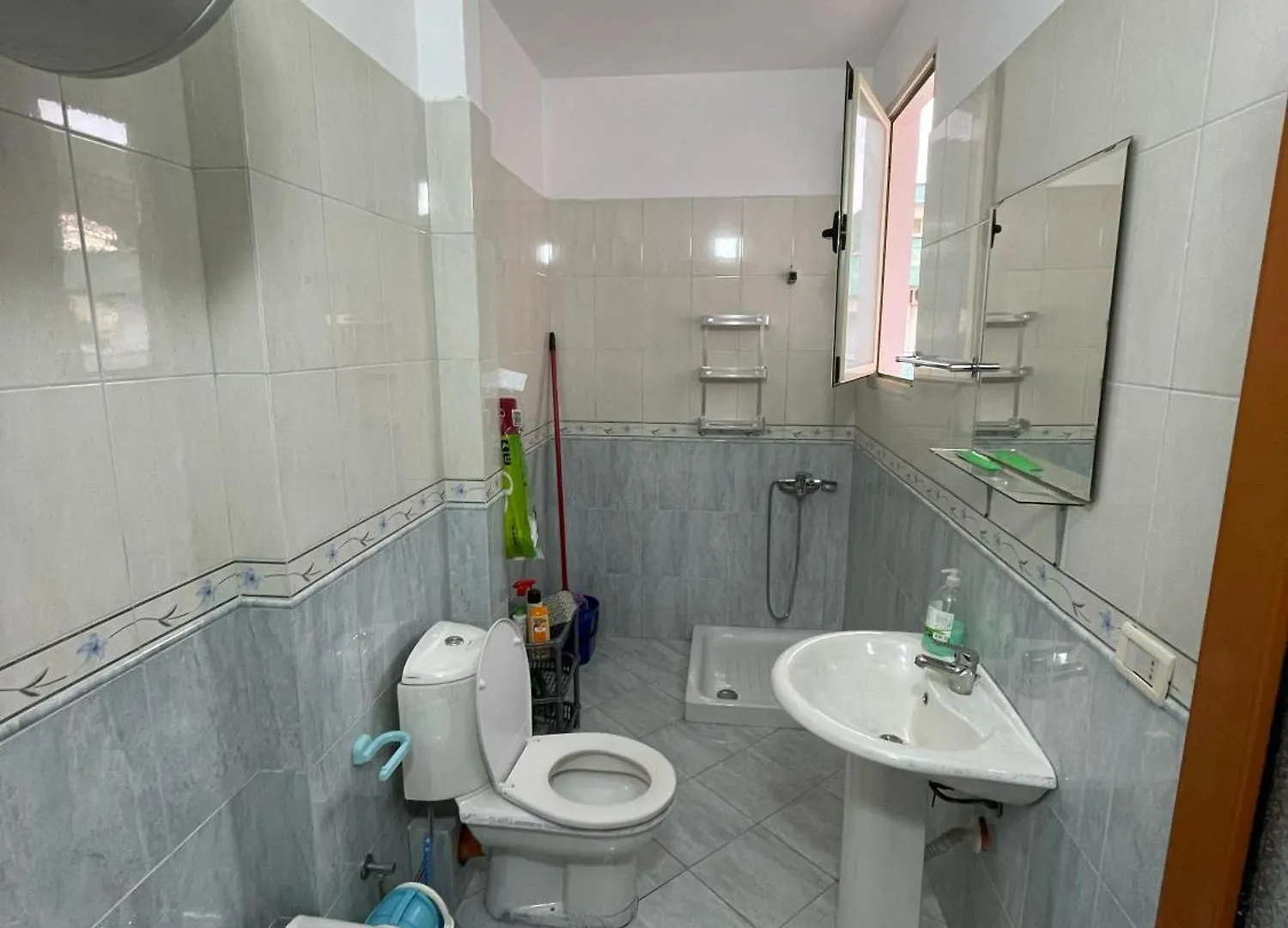 2 Min From The Beach Apartment Next To Lungomare With Sea View Vlore