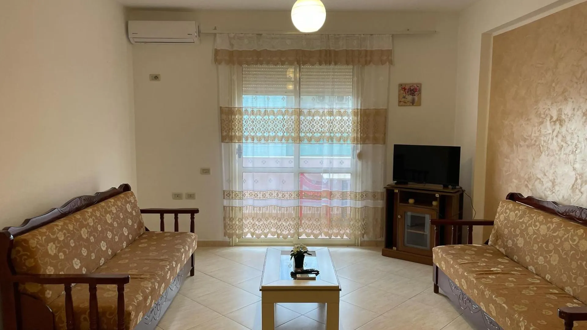 2 Min From The Beach Apartment Next To Lungomare With Sea View Vlore